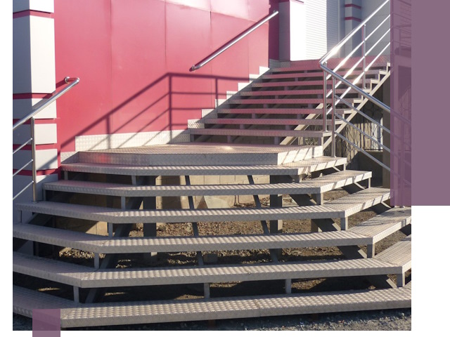 Лестницы для магазина в Ростове — изготовление и монтаж